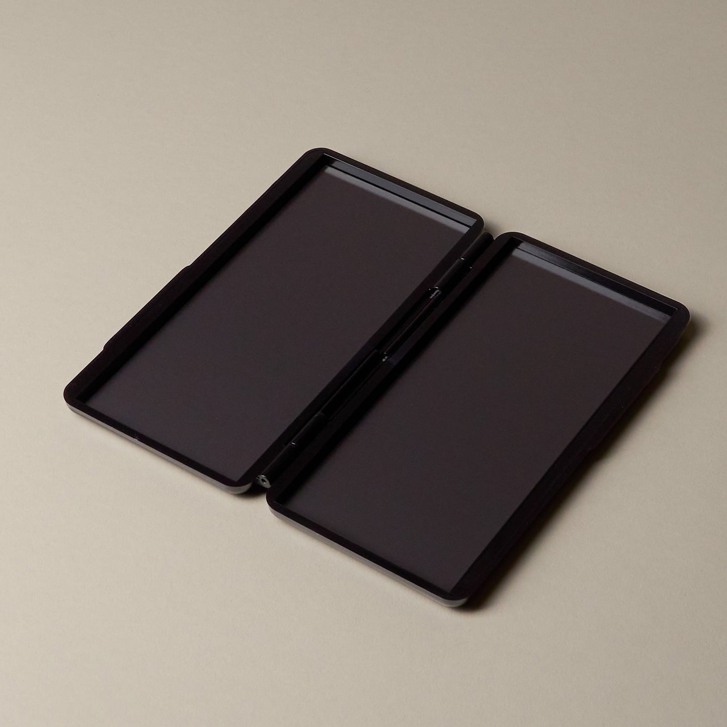 WHOLESALE The Magnetic Compact